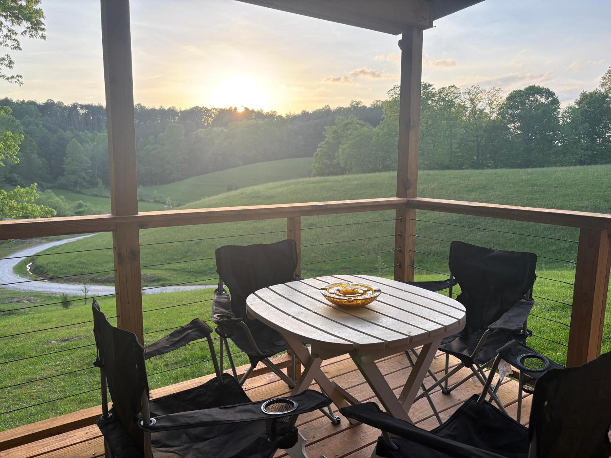 Private Cabin-Country Setting-Views-2 Bd 1 Ba Sleeps 6-8 Beattyville Exterior foto